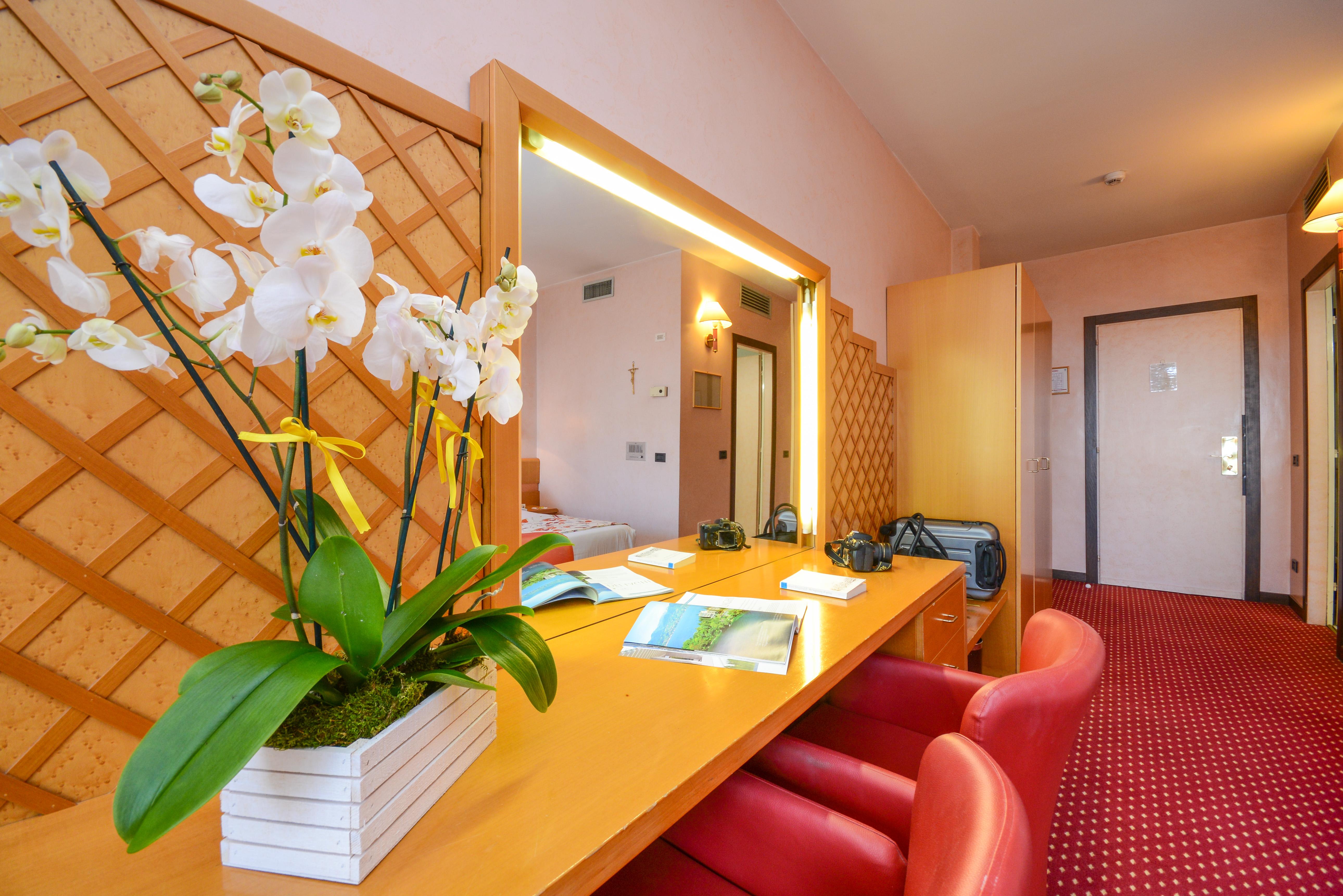 דסנזאנו דל גארדה Hotel Oliveto מראה חיצוני תמונה