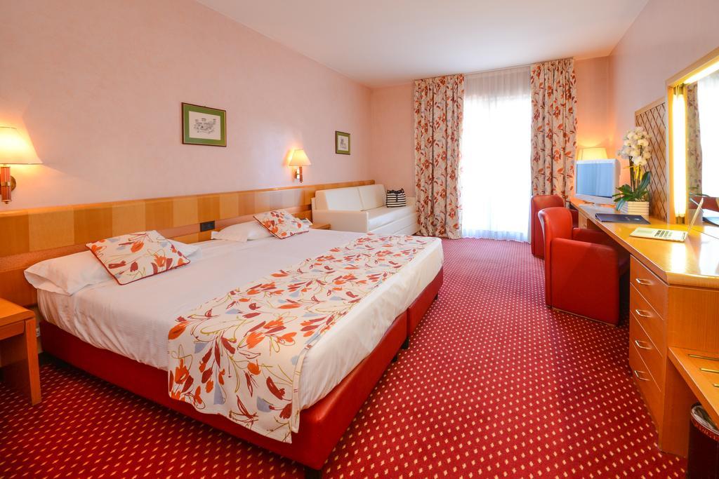 דסנזאנו דל גארדה Hotel Oliveto מראה חיצוני תמונה
