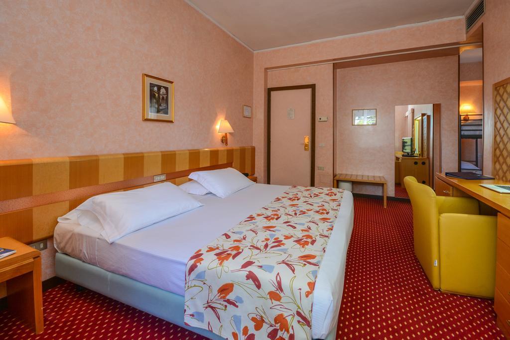 דסנזאנו דל גארדה Hotel Oliveto מראה חיצוני תמונה