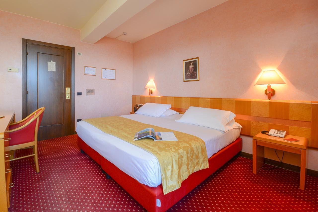 דסנזאנו דל גארדה Hotel Oliveto מראה חיצוני תמונה